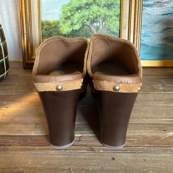 Women's UGG Natural Tan Suede Studded Sheepskin Toe Wedge Clogs Size 10 NEW - Picture 6 of 12